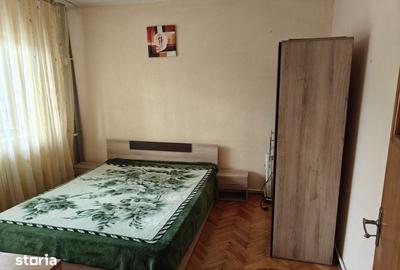 Apartament cu 3 camere, mobilat în Casa de Cultură