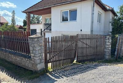 Casă cu 4 camere în Izvoru Mureșului