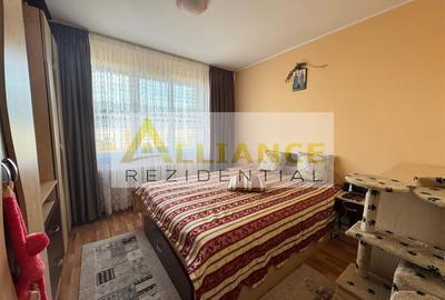 Apartament cu 3 camere decomandat în Metalurgiei