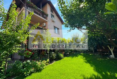 Casă individuală cu 7 camere cu Canalizare în Central