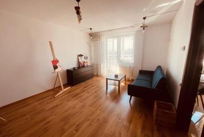 Apartament cu 3 camere decomandat, mobilat în Apărătorii Patriei