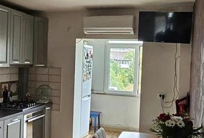 Apartament cu 2 camere decomandat, mobilat în Nicolina