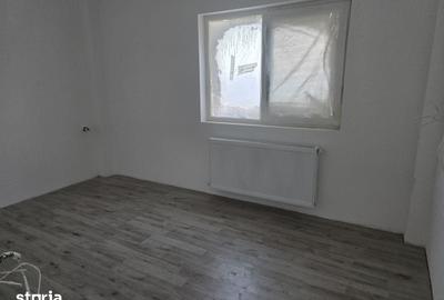 Casă cu 3 camere cu Teren 180 Mp în Central - 1