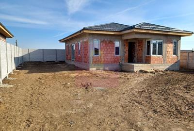 Casă cu 4 camere cu Teren 430 Mp în Central