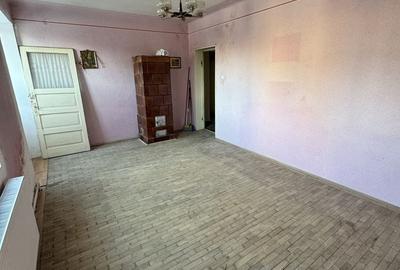 Apartament cu 3 camere decomandat în Triaj - 1