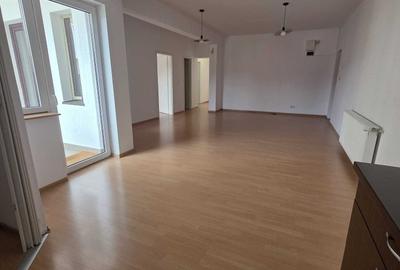 Apartament cu 3 camere decomandat în Central - 2
