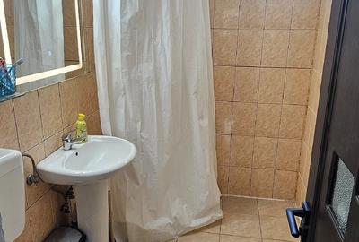 Garsonieră decomandată în Sud