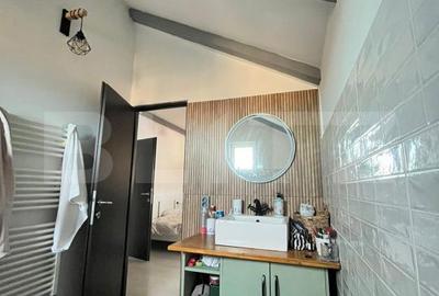 Apartament cu 4 camere în Zăvoi - 1