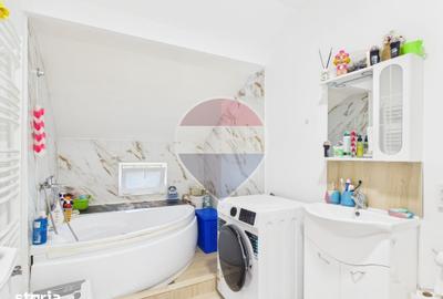 Casă cu 8 camere cu Teren 2220 Mp în Crevedia