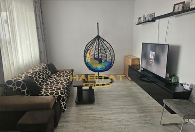 Apartament cu 3 camere semidecomandat, mobilat în Metalurgiei