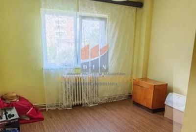 Apartament cu 3 camere decomandat în Găvana