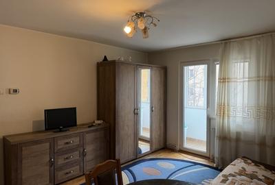 Apartament cu 2 camere semidecomandat, mobilat în Hipodrom 3