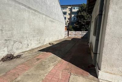 Spațiu comercial, de 94 mp, în Rovine