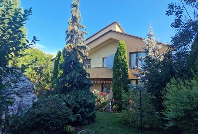Casă individuală cu 6 camere cu Canalizare în Central - 1