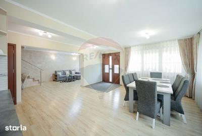 Casă cu 7 camere cu Teren 600 Mp în Sânmartin