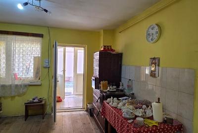 Casă cu 3 camere cu Teren 900 Mp în Central