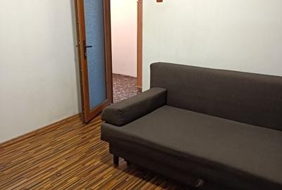 Apartament cu 3 camere decomandat în Canta