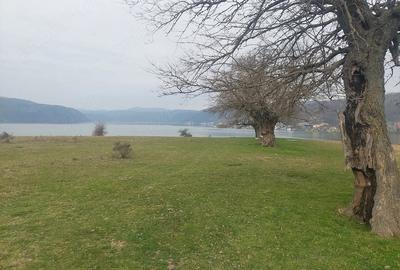 Teren de 1329 mp, în Eșelnița