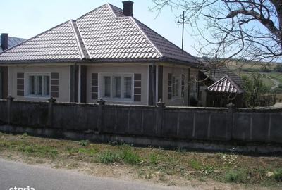 Casă cu 4 camere în Asuaju de Sus