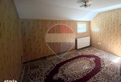 Casă cu 7 camere cu Teren 826 Mp în Provița de Sus