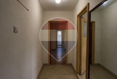 Apartament cu 3 camere în Sud
