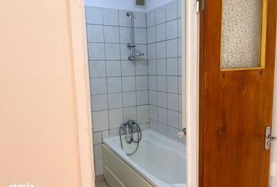Apartament cu 3 camere decomandat în Politehnica