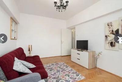 Apartament cu 2 camere decomandat, mobilat în P-ța Romană