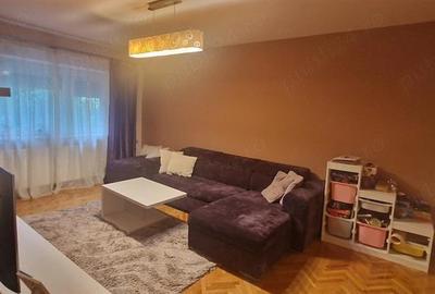 Apartament cu 4 camere decomandat, mobilat în Aradului