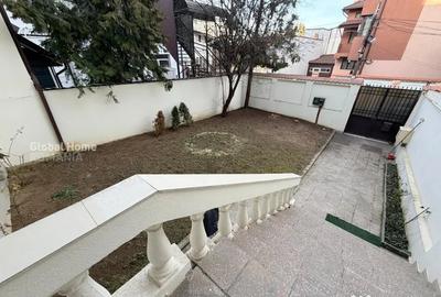 Casă cu 10 camere cu Teren 250 Mp în Libertății