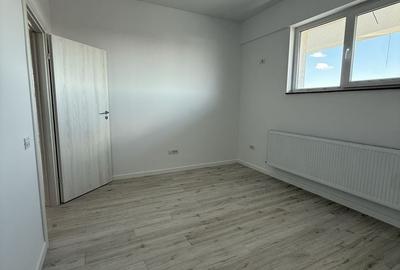Apartament cu 3 camere decomandat în Roșu