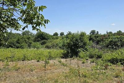 Teren de 2072 mp, în Stăncești