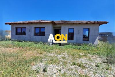 Casă individuală cu 4 camere cu Canalizare în Micești - 1