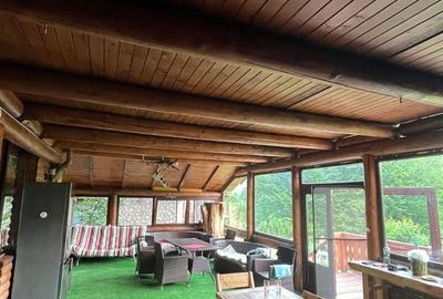 Casă cu 4 camere cu Teren 9999 Mp în Dărmănești - 2