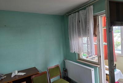 Apartament cu 3 camere semidecomandat în Km 4-5 - 8