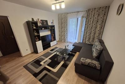 Apartament cu 3 camere semidecomandat în Alexandru cel Bun