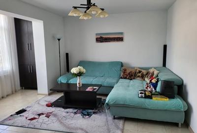 Apartament cu 4 camere decomandat în Calea București