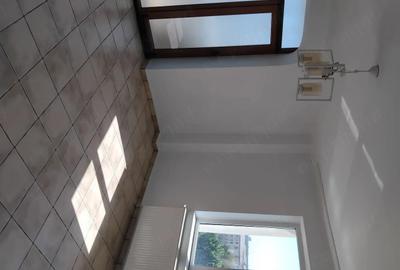 Apartament cu 3 camere decomandat în Micro 6 - 2
