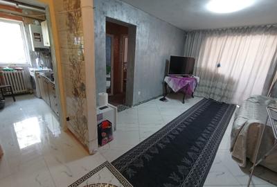 Apartament cu 2 camere semidecomandat în Podu Roș - 1