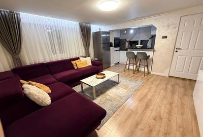 Casă individuală cu 2 camere cu Garaj în Cozia