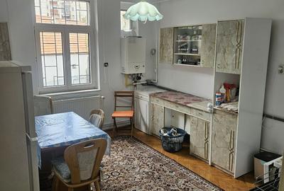 Apartament cu 3 camere decomandat în Drumul Carului