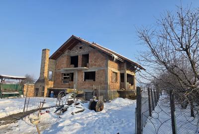 Casă cu 4 camere în Central - 2