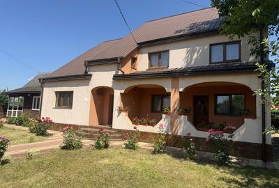 Casă cu 4 camere în Târgu Neamț - 1