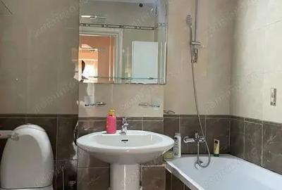 Apartament cu 2 camere decomandat în Tractorul