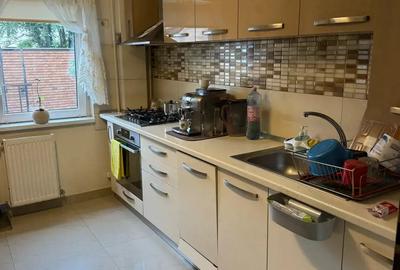 Apartament cu 4 camere decomandat în Funcționarilor