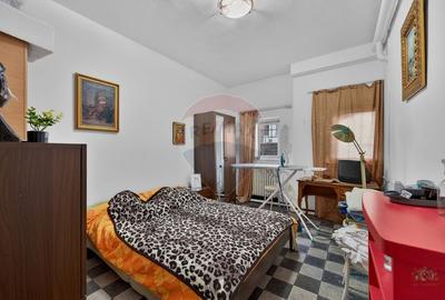 Apartament cu 10 camere decomandat, mobilat în Capitale - 45