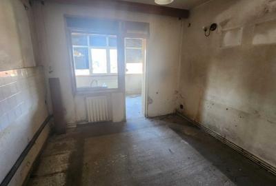 Apartament cu 4 camere decomandat în Complex Studențesc - 1
