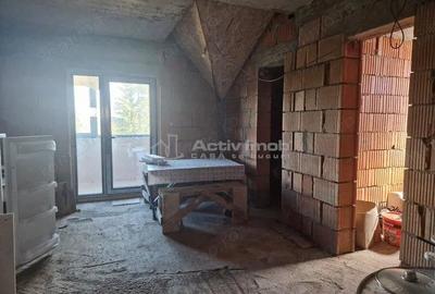 Casă cu 12 camere cu Teren 1000 Mp în Români - 9