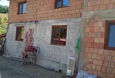 Casă cu Teren 1600 Mp în Central