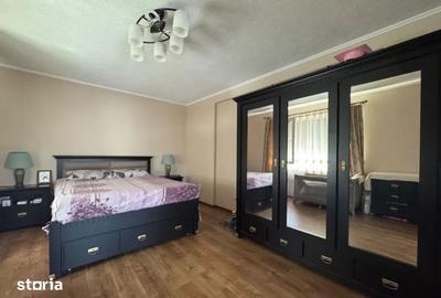 Apartament cu 3 camere în Zorilor
