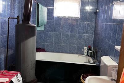 Casă cu 3 camere cu Teren 2571 Mp în Central - 2